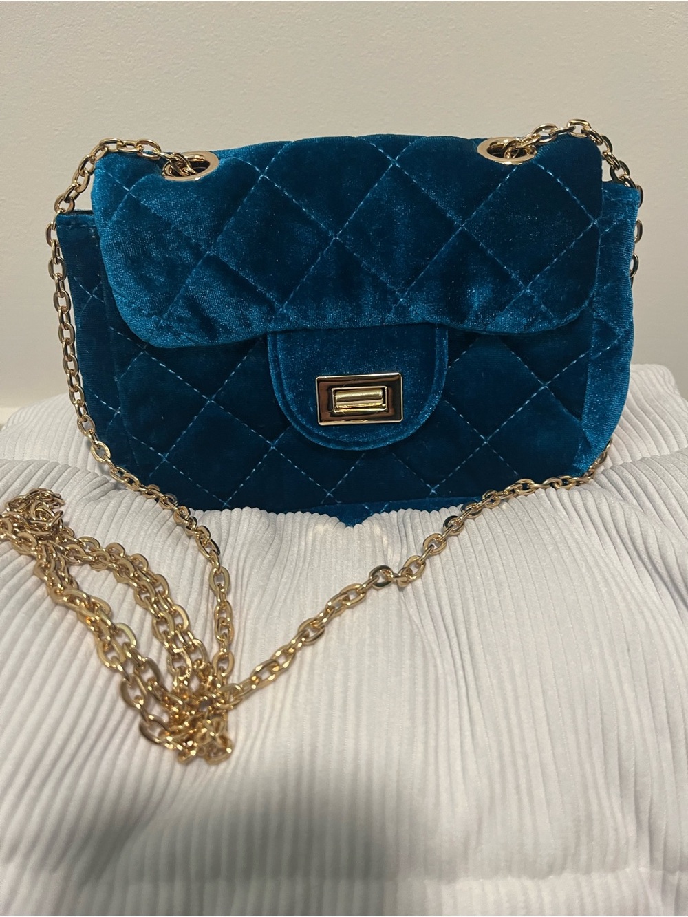 Do Everything In Love Quilted Velvet Chain Crossbody Bag
